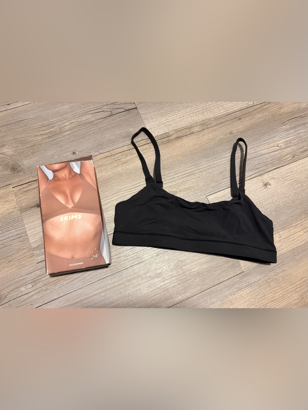 SKIMS Kim Kardashian Fits Everybody scoop bralette XS new with tags